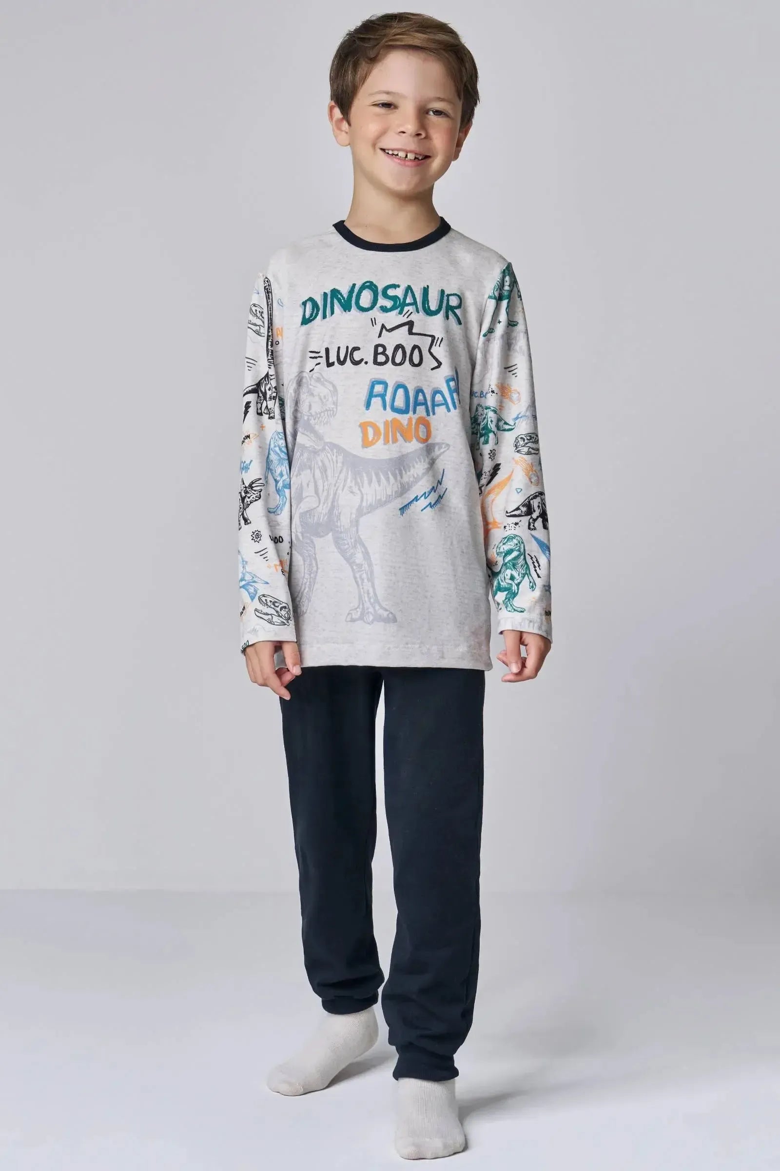 Conjunto de Pijama com Camiseta em Malha Comfy e Calça Jogger em Meia Malha 93412 LucBoo Infantil Menino