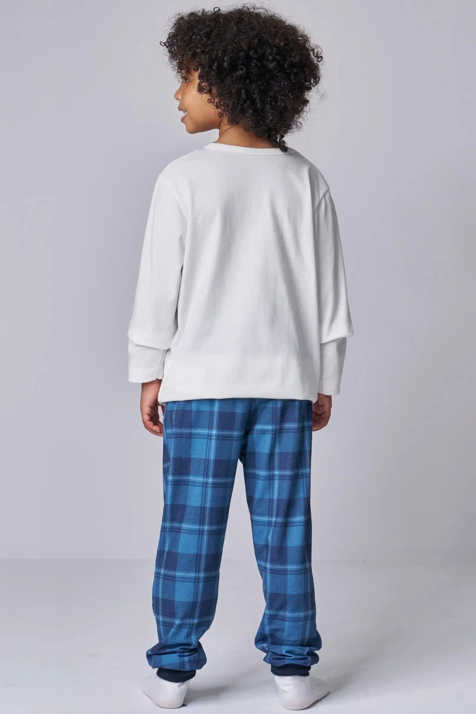 Conjunto de Pijama com Camiseta em Meia Malha e Calça em Malha Comfy 93416 LucBoo Infantil Menino