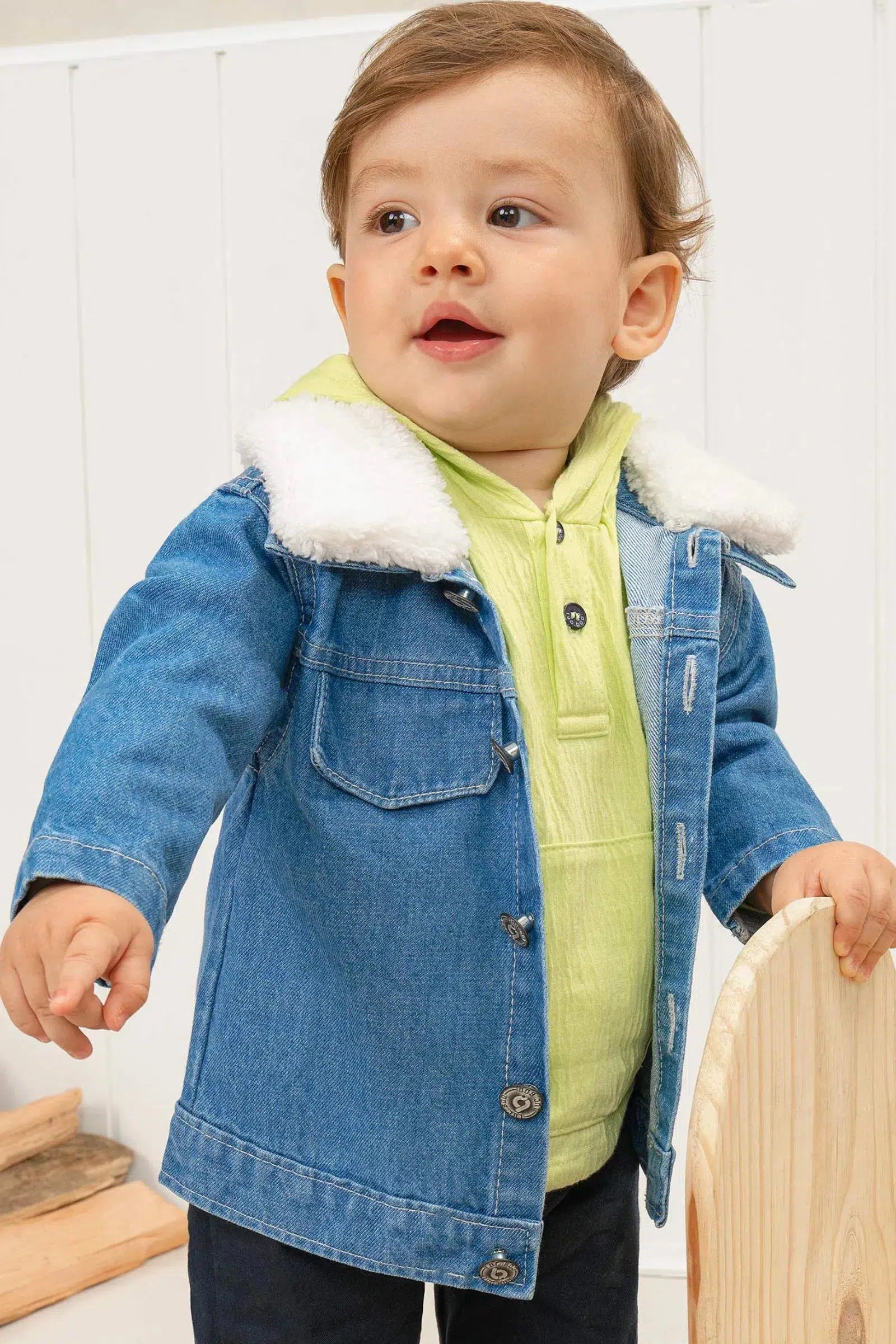 Jaqueta em Jeans Arkansas e Gola Removível em Pelo Carneirinho 71501 LucBoo