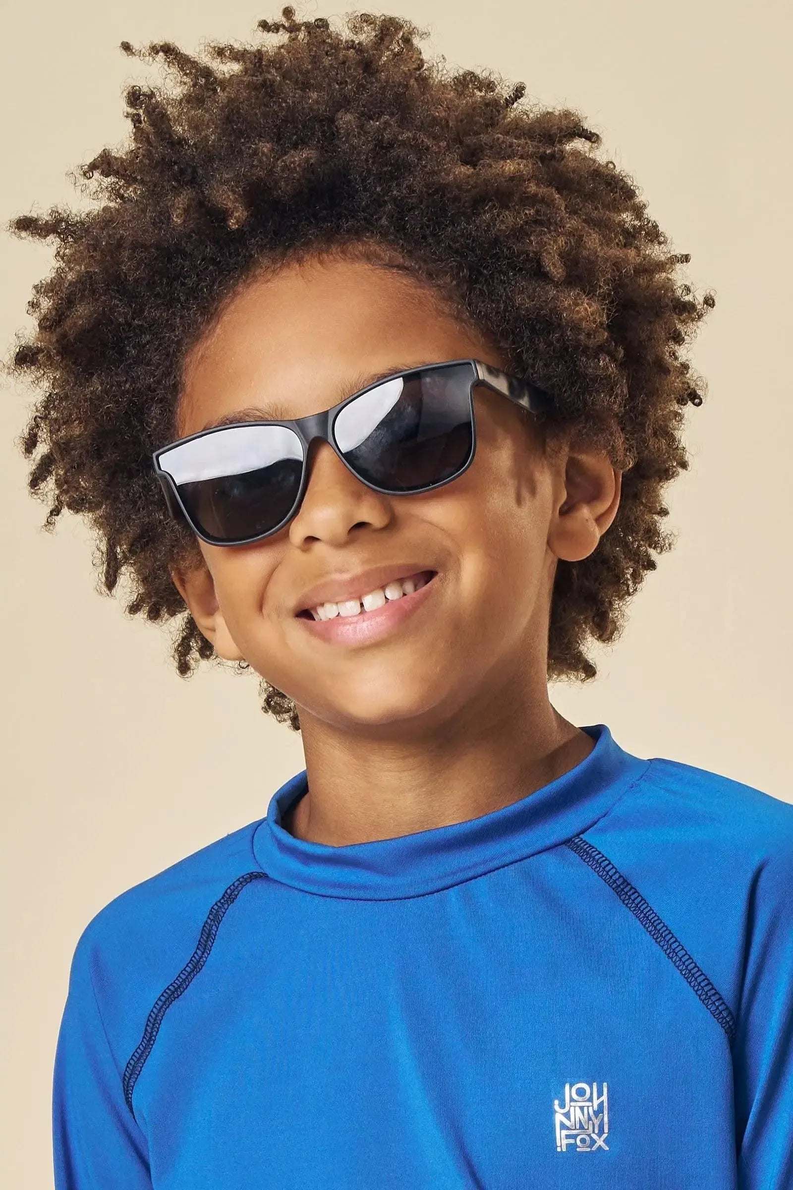 Óculos com Proteção UV 400. Acompanha Case e Estojo Porta Óculos 86666 Johnny Fox Teen Menino
