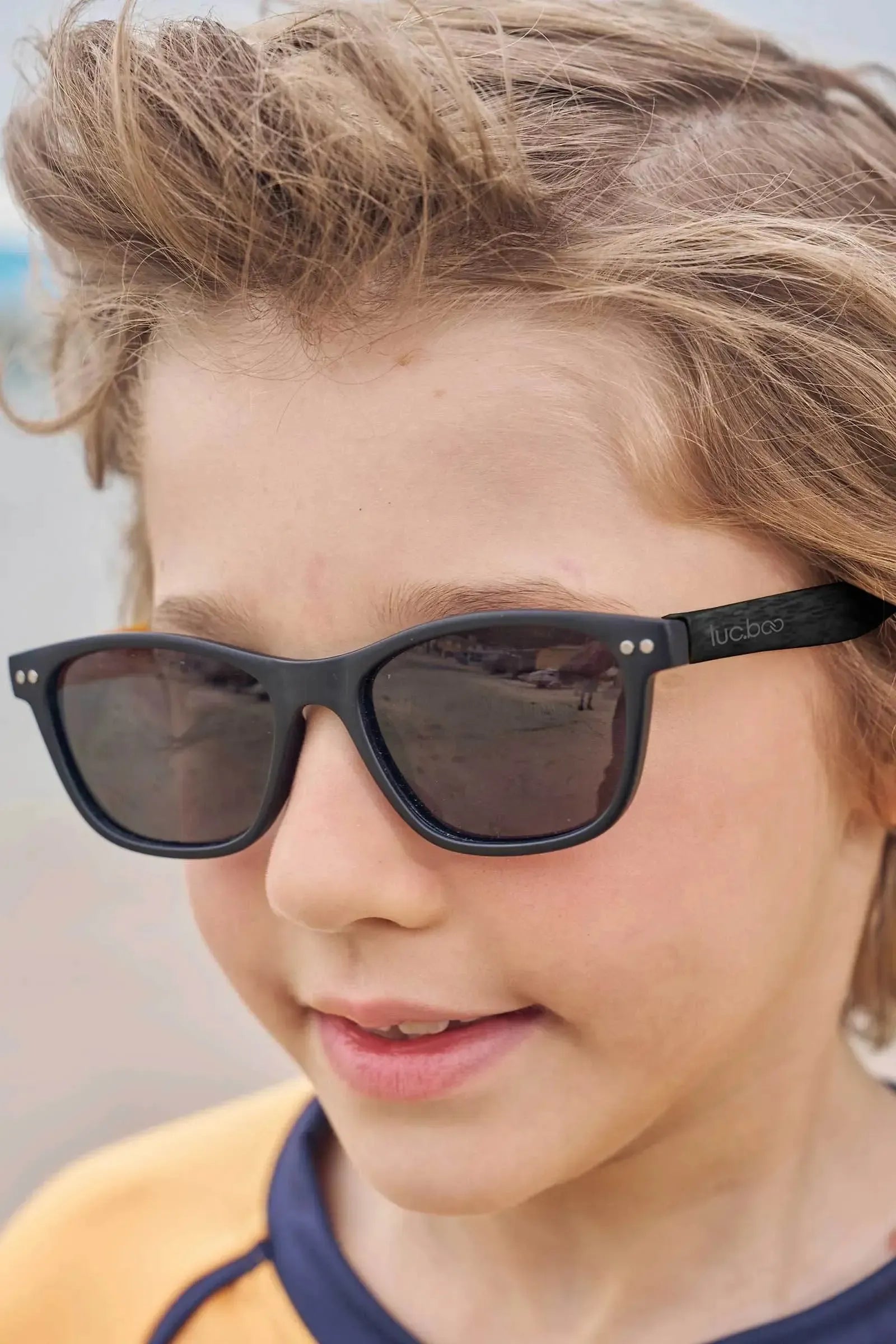 Óculos de Sol com Proteção UV 400. Acompanha Case e Estojo Porta Óculos 97396 LucBoo Infantil Menino