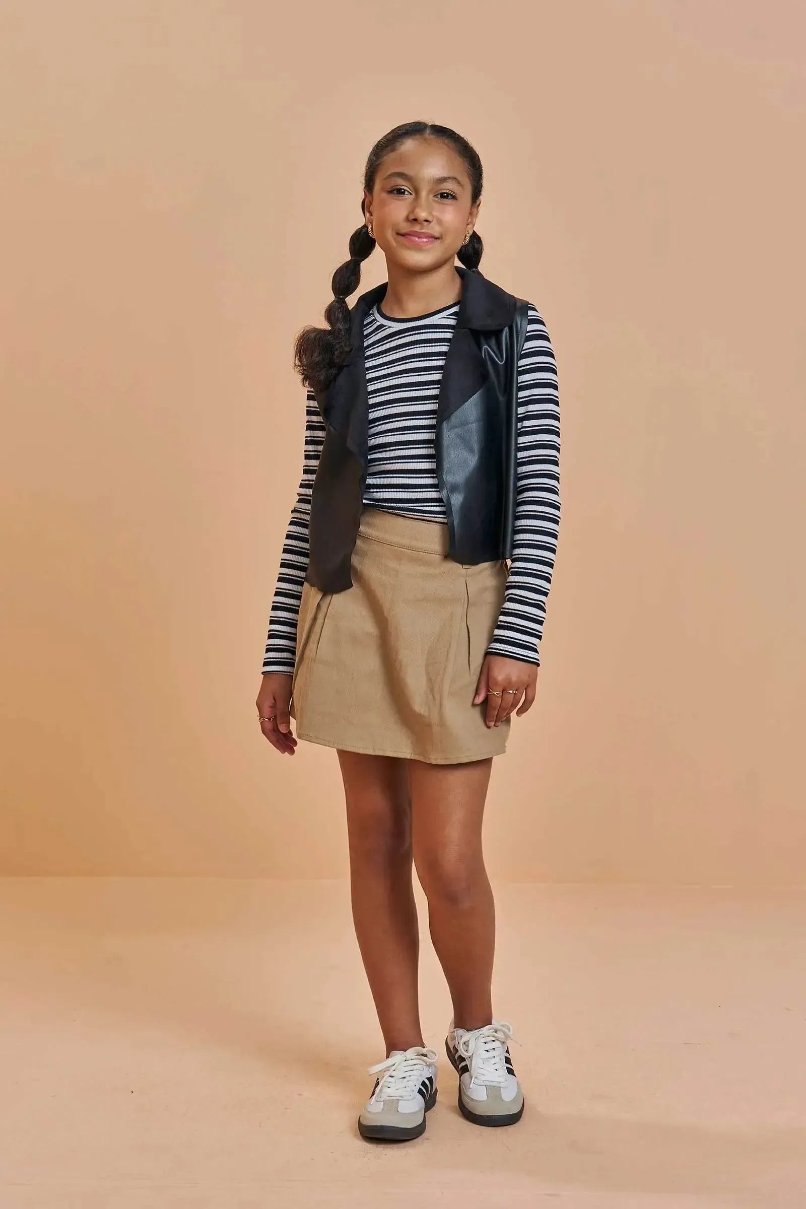Trio de Blusa em Canelado Liz Colete Cropped em Couro Dublado e Short Saia em Sarja 90908 Vic&Vicky Teen Menina