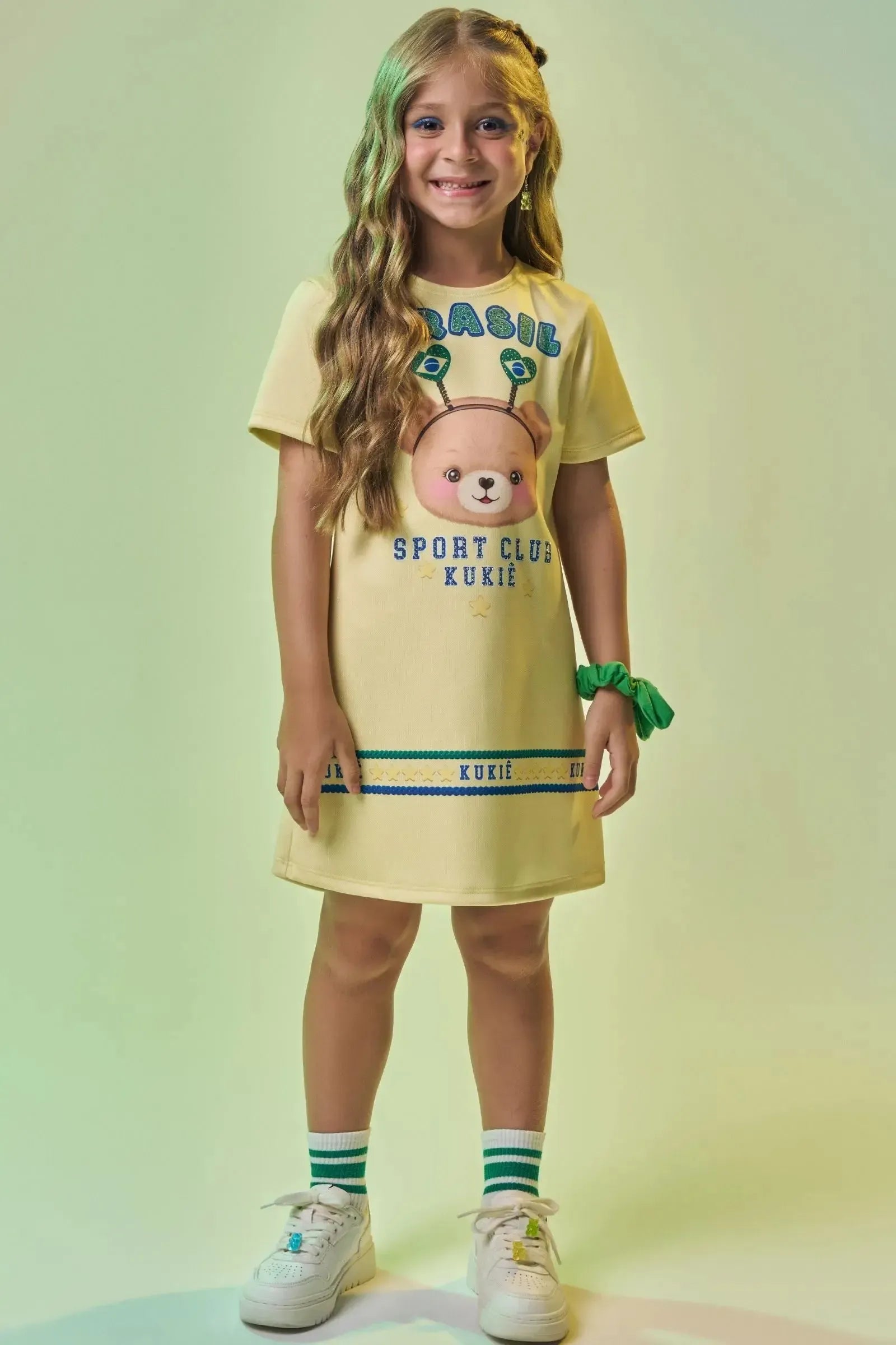 Vestido em Fly Tech com Estampa de Ursinha Torcedora Muito Brilho e Fofura. Perfeito Para Torcer com a Kukiê Nesta Copa. 99739 Kukiê Infantil Menina