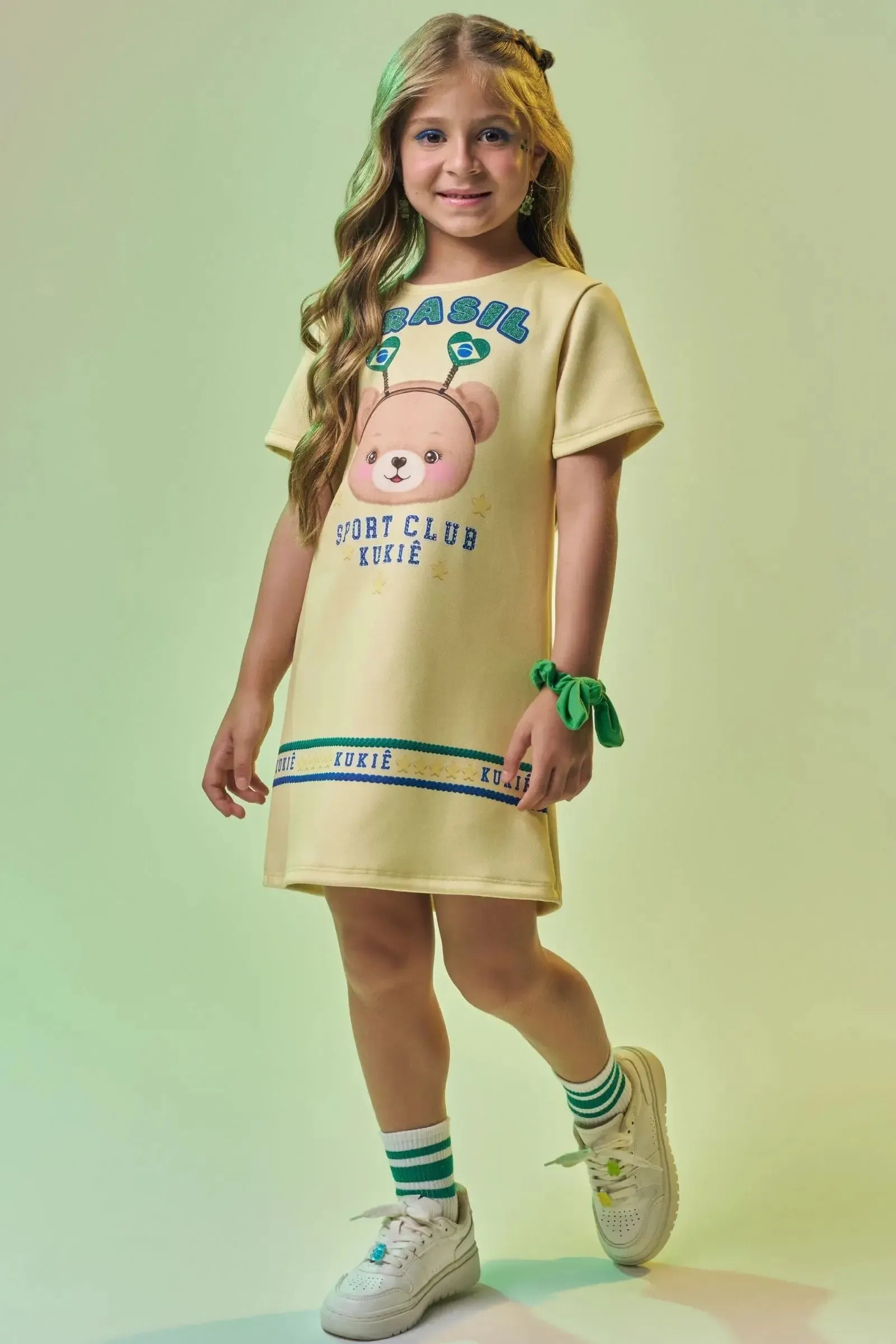 Vestido em Fly Tech com Estampa de Ursinha Torcedora Muito Brilho e Fofura. Perfeito Para Torcer com a Kukiê Nesta Copa. 99739 Kukiê Infantil Menina