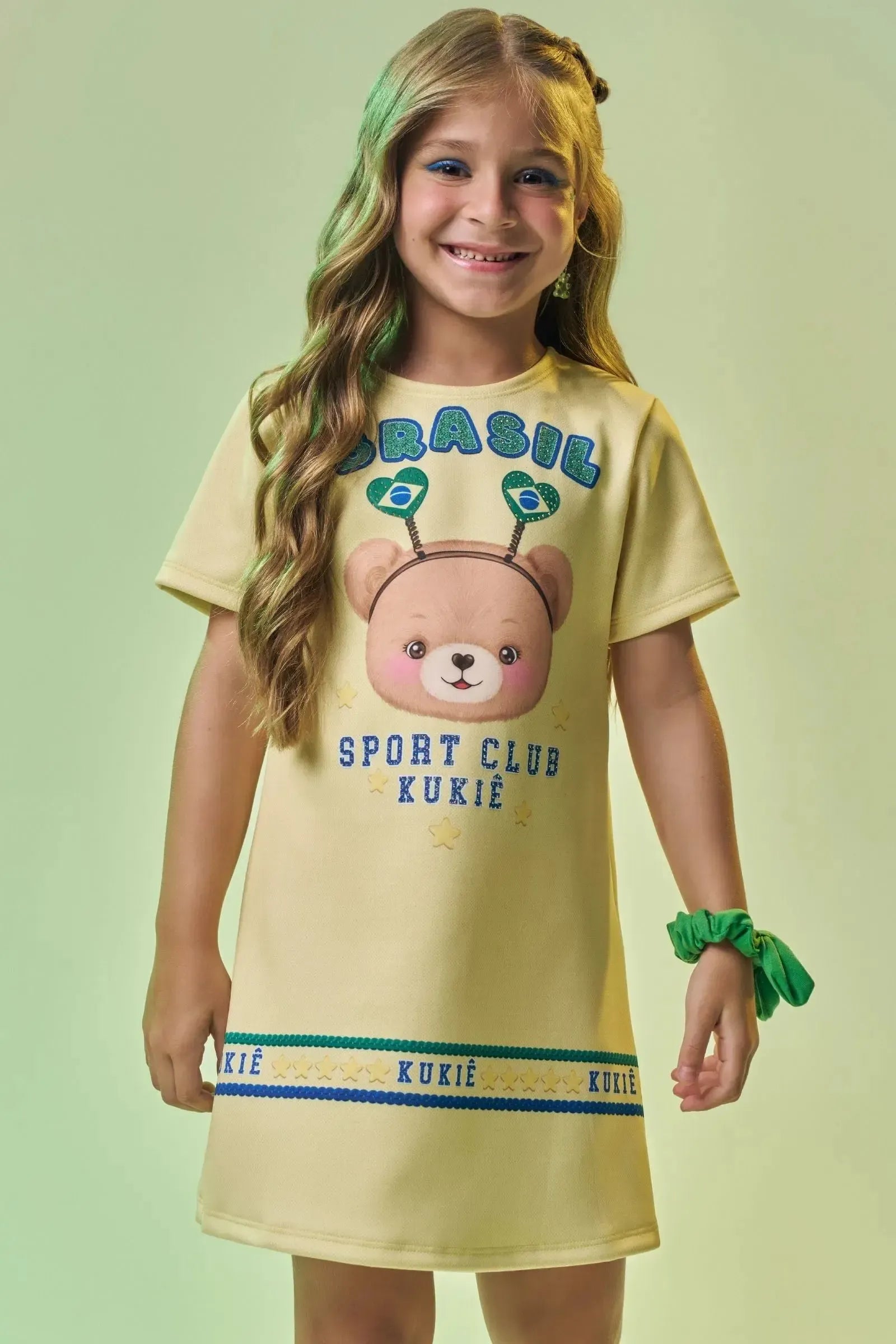 Vestido em Fly Tech com Estampa de Ursinha Torcedora Muito Brilho e Fofura. Perfeito Para Torcer com a Kukiê Nesta Copa. 99739 Kukiê Infantil Menina