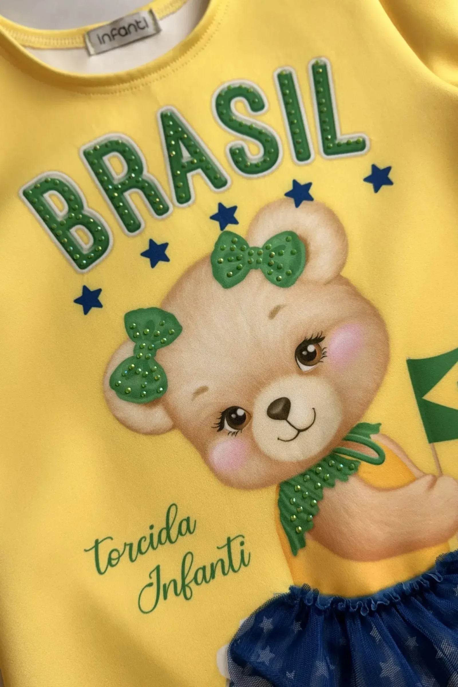 Vestido em Fly Tech Conforto Para Os Dias de Jogo. Ursinha Torcedora com Saia de Tule e Muito Brilho Para Viver O Clima Da Copa com a Infanti. 99746 Infanti Infantil Menina